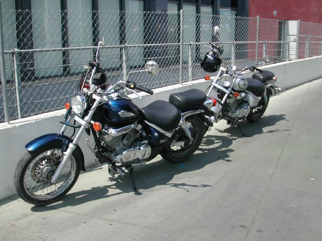 Motoren die Louwrens en ik gehuurd hadden... Suzuki Intruder 250 voor degene die het weten willen.
