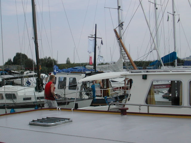 Vrienden Bob & Elly + kids, kwamen gezellig bij ons in de haven liggen