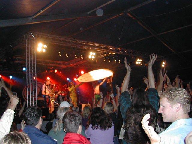 Sailwolde - Band Zonder Banaan (crowdsurfing)